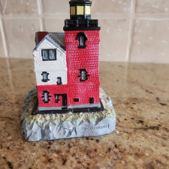 Two Michigan Spoontiques Lighthouses - Picture 9 of 13